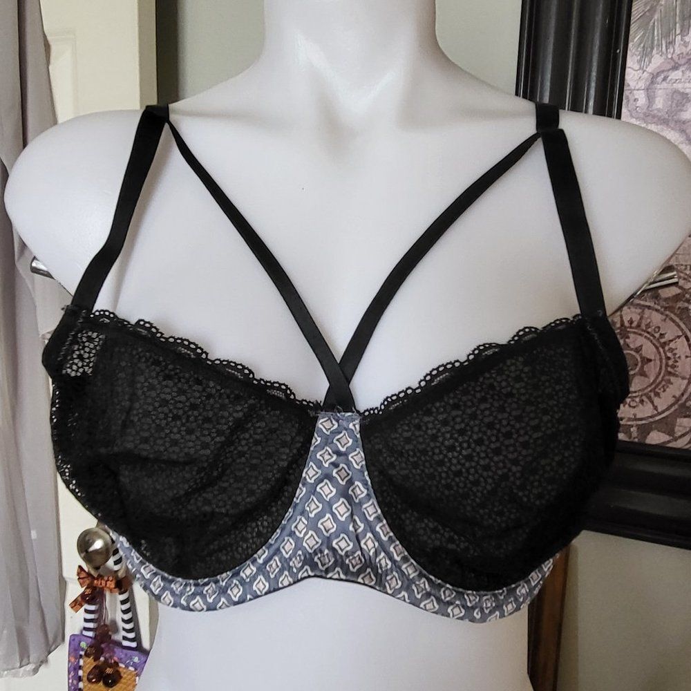 No Boundaries Black Cross My Heart Bra Size 40C